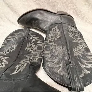 TONY LAMA Black Embroidered Cow Boy Cowboy Boots 10D 10 Tony Lama | Shoes | Tony Lama Black Embroidered Cow Boy  main image 4